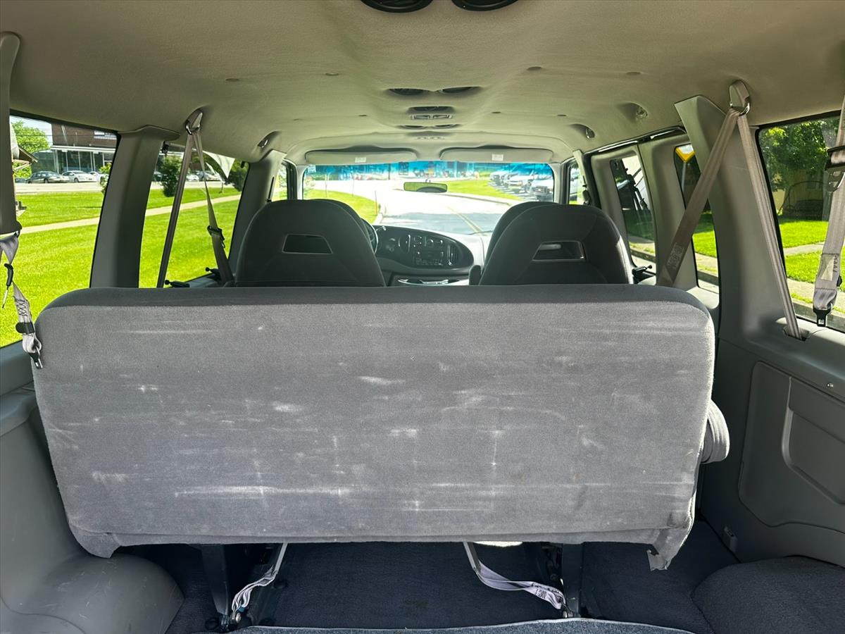 1999 Ford E-350 62