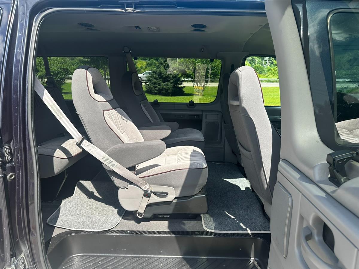 1999 Ford E-350 52