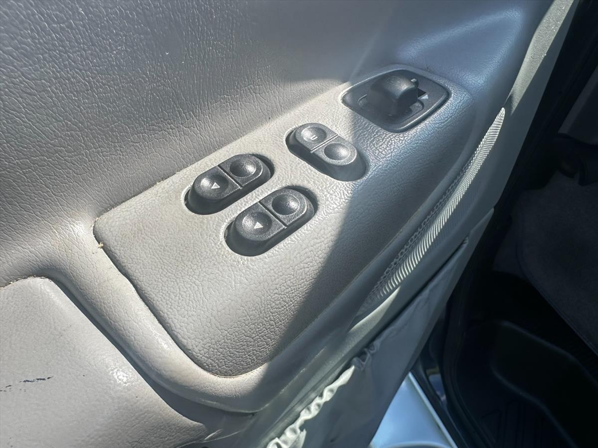 1999 Ford E-350 36