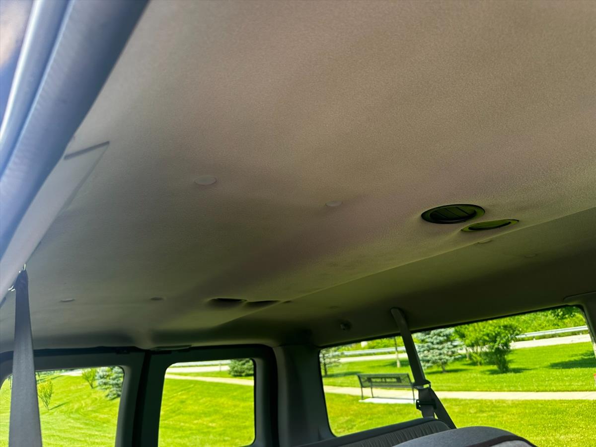 1999 Ford E-350 56