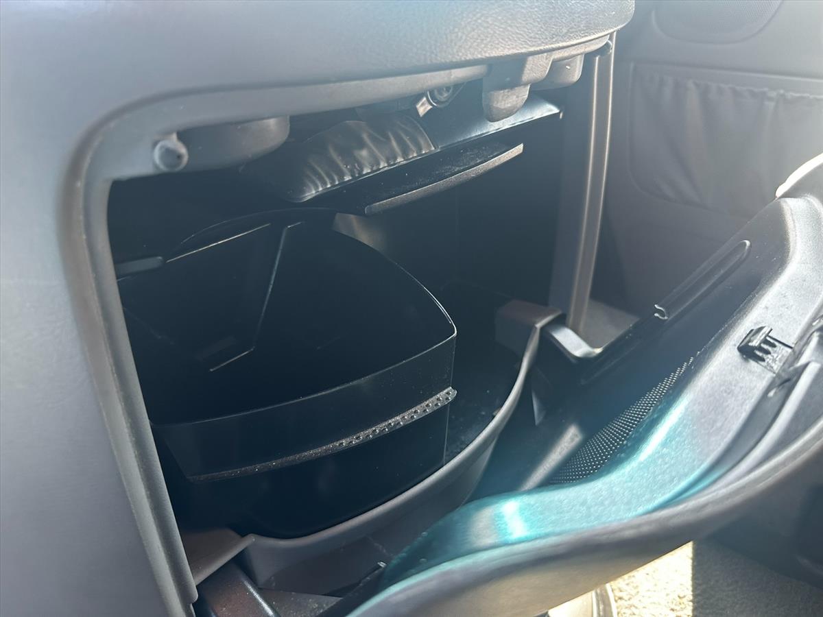 1999 Ford E-350 42