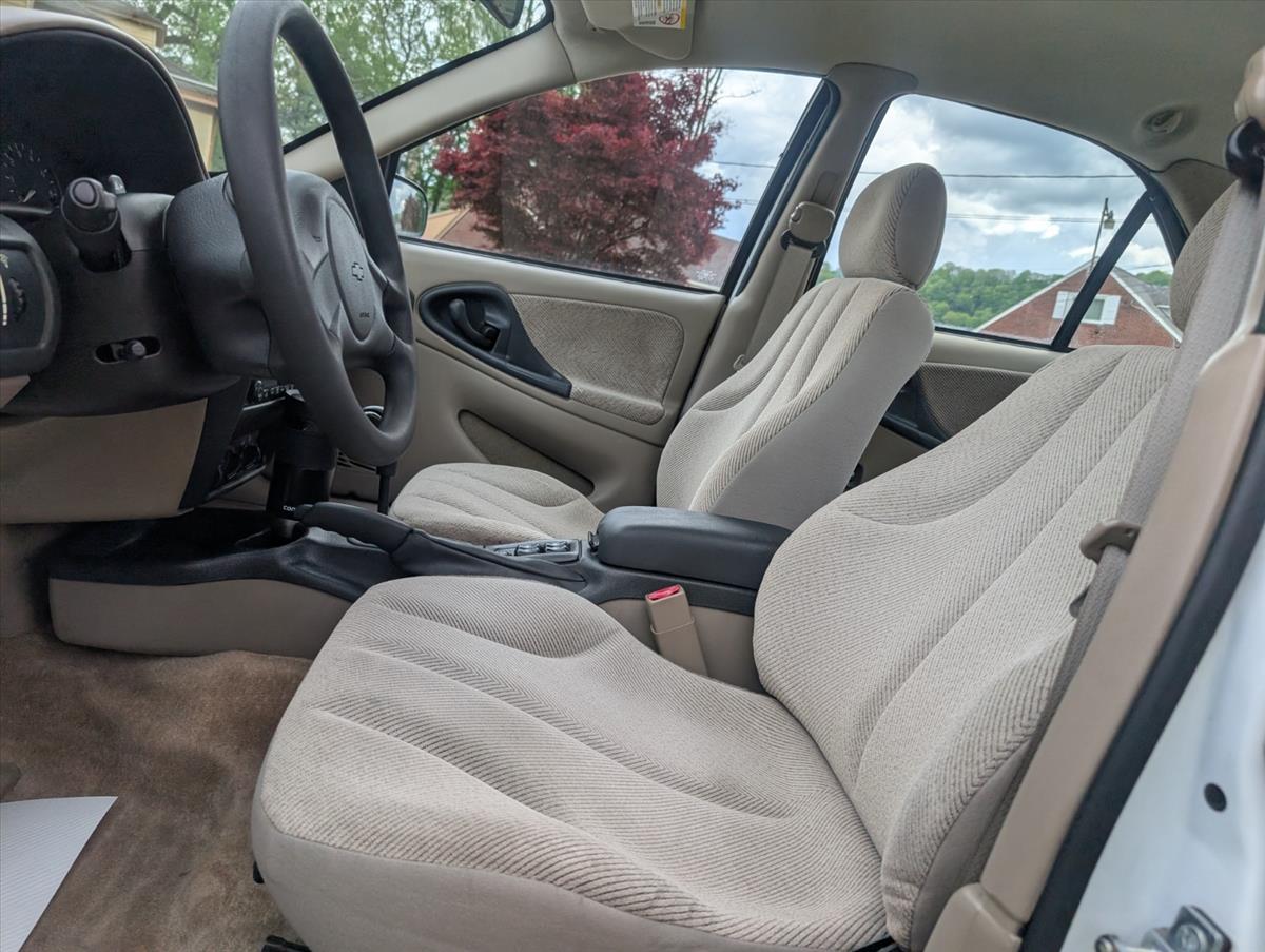 2004 Chevrolet Cavalier 35