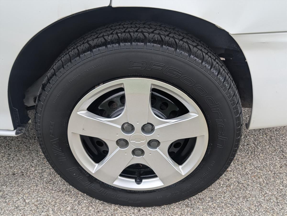 2004 Chevrolet Cavalier 24