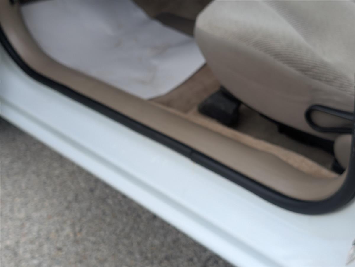 2004 Chevrolet Cavalier 34