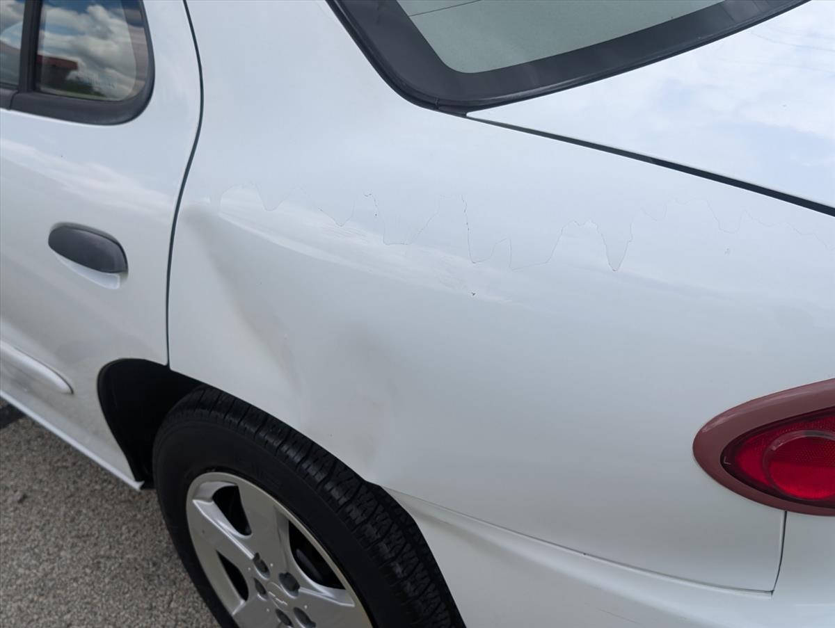 2004 Chevrolet Cavalier 21