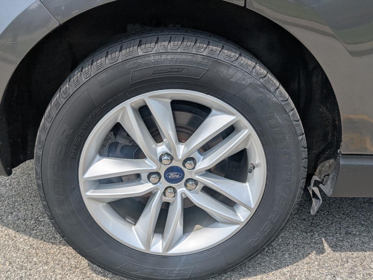 2015 Ford Edge 14