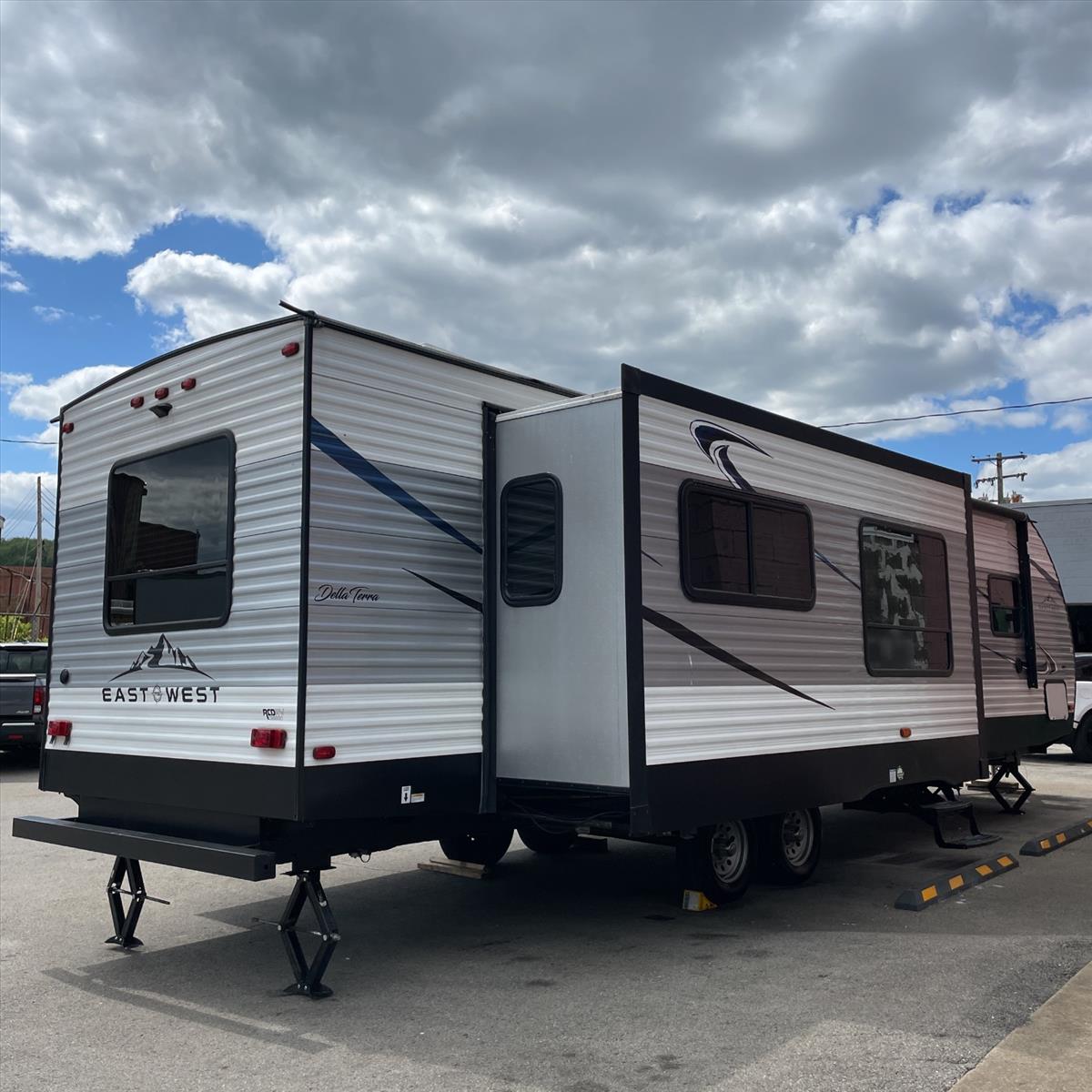 2019 East to West Della Terra 13