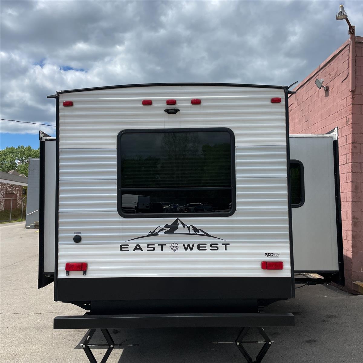 2019 East to West Della Terra 14
