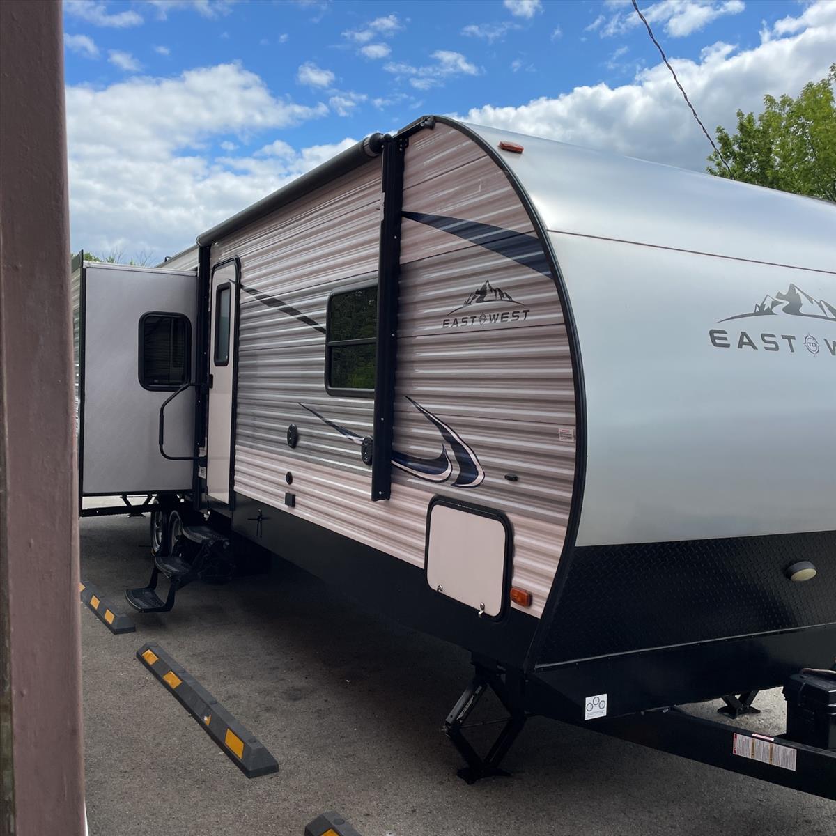 2019 East to West Della Terra 43