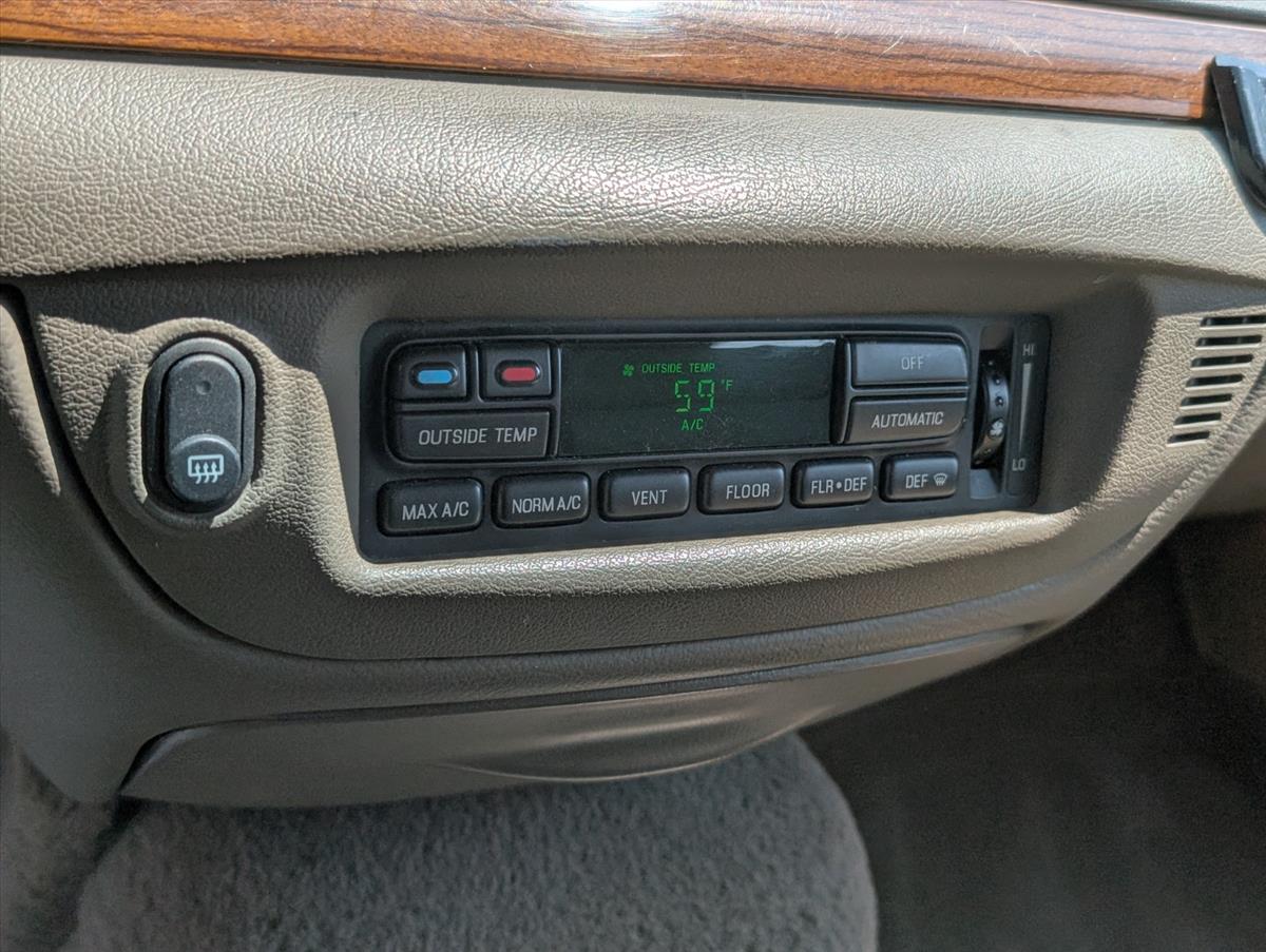 2002 Ford Crown Victoria 74