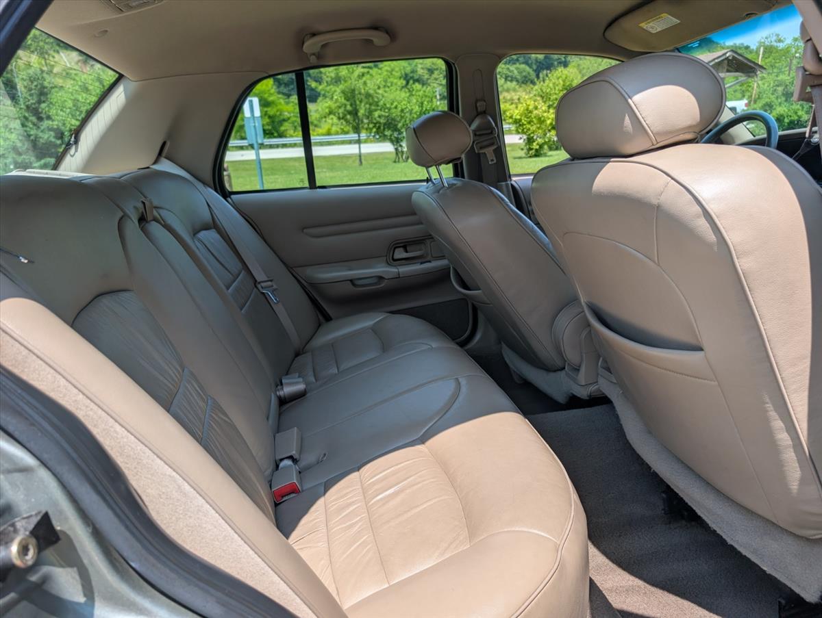 2002 Ford Crown Victoria 92
