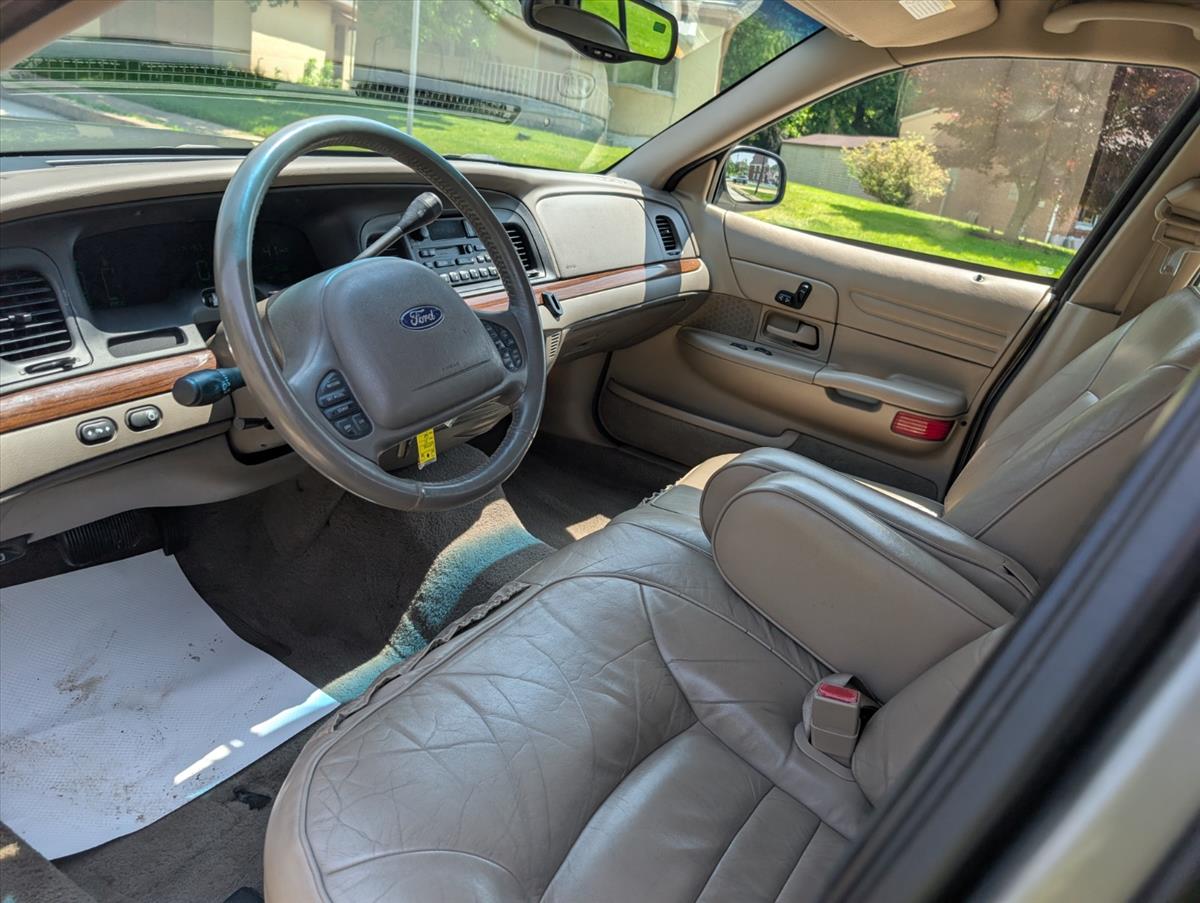 2002 Ford Crown Victoria 68