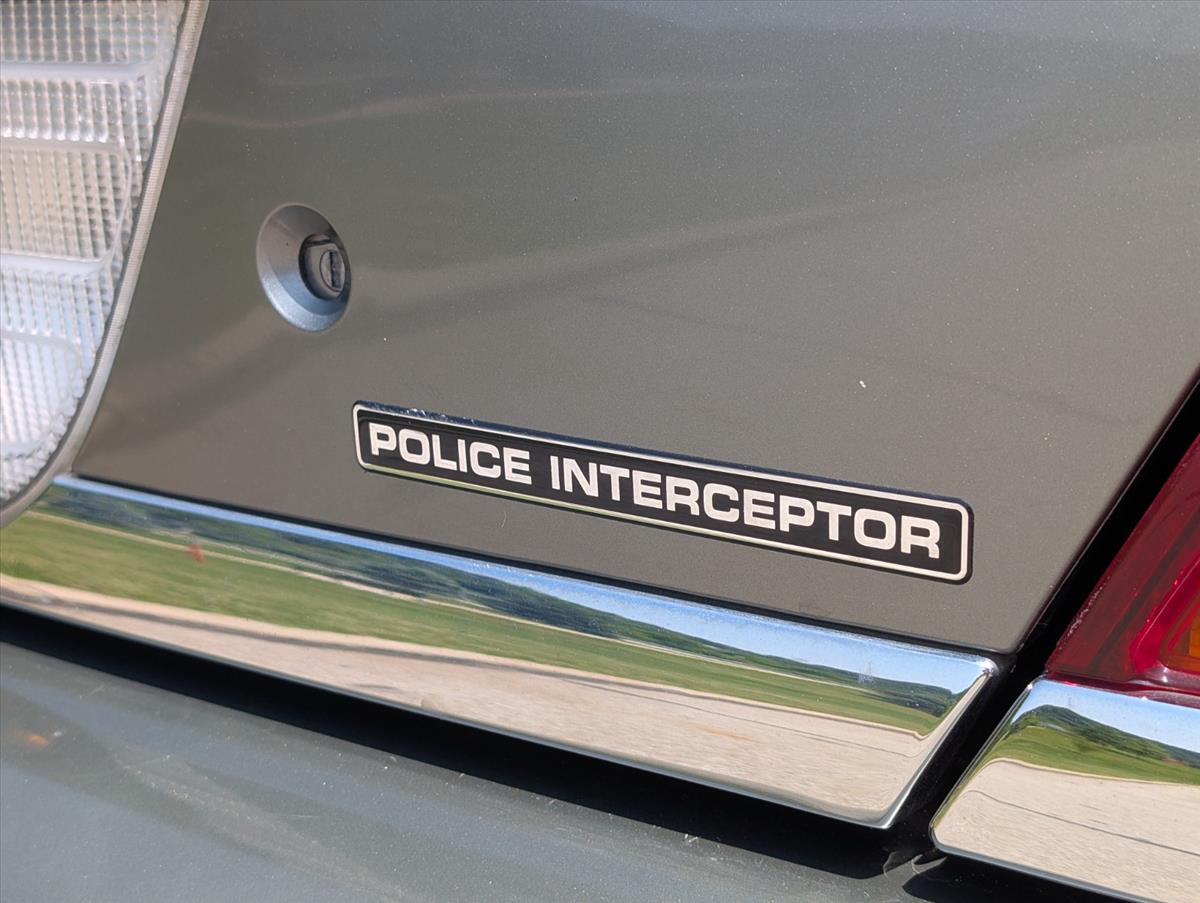 2002 Ford Crown Victoria 42