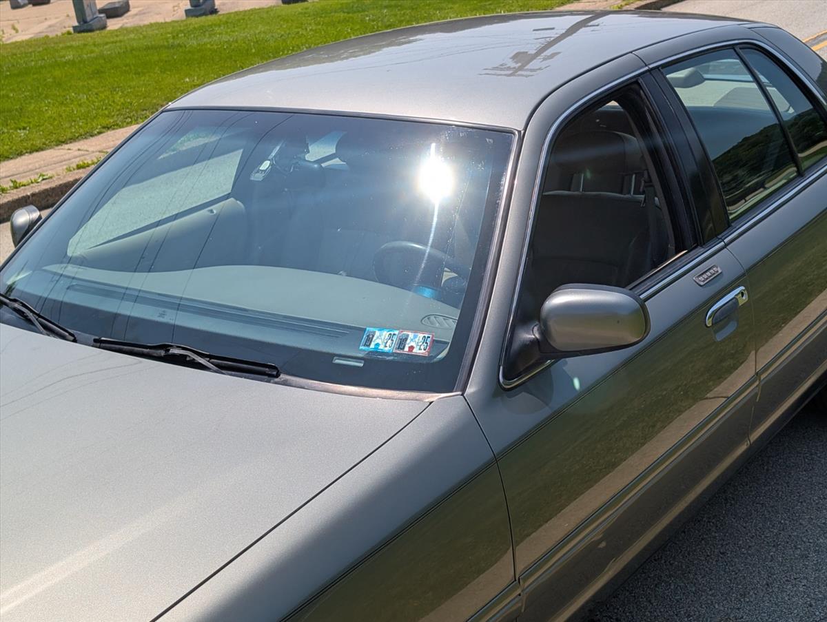2002 Ford Crown Victoria 33