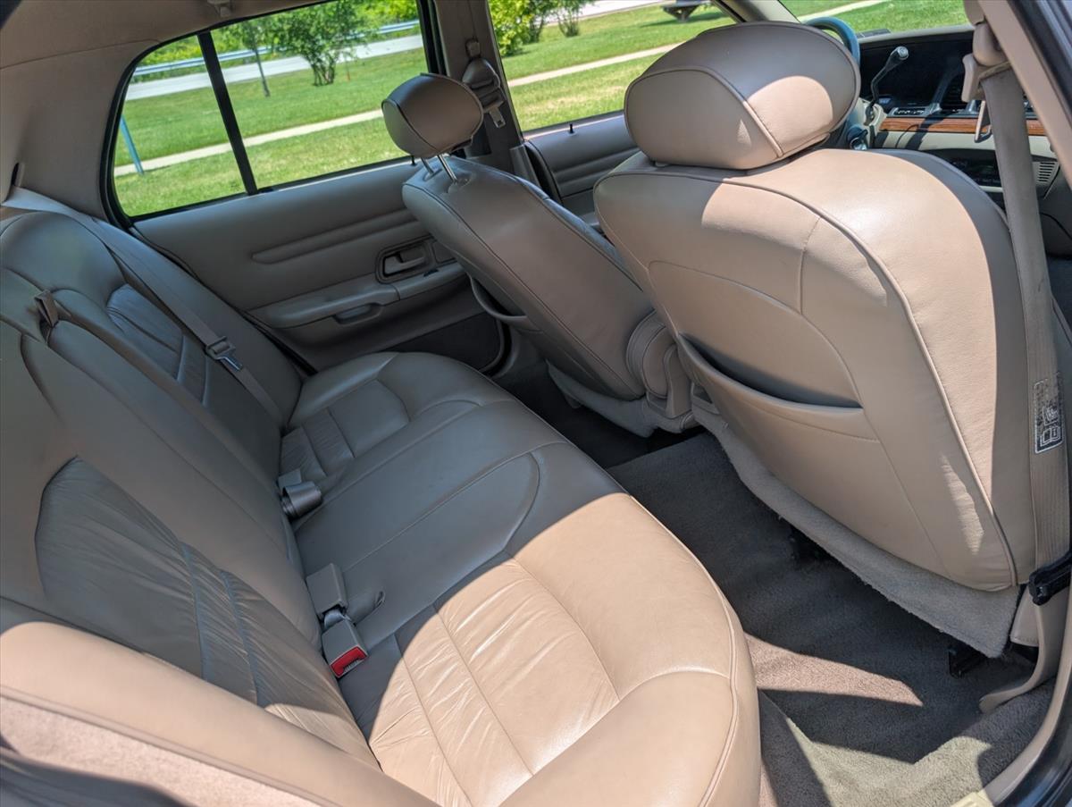 2002 Ford Crown Victoria 93