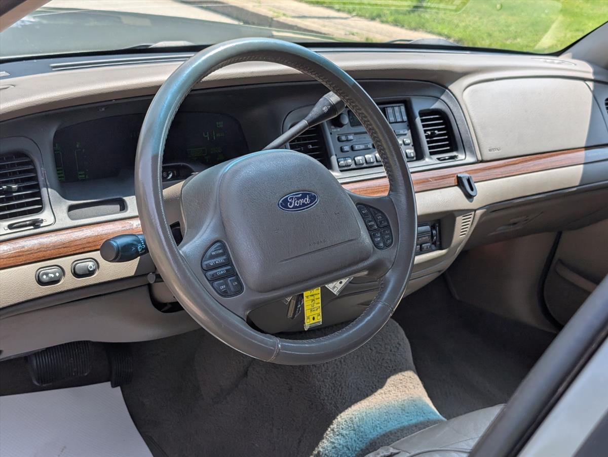 2002 Ford Crown Victoria 66