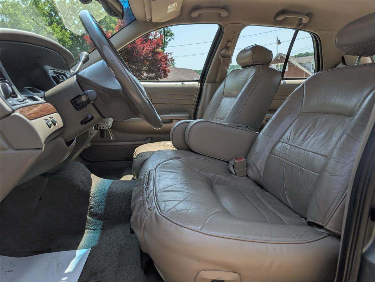 2002 Ford Crown Victoria 65