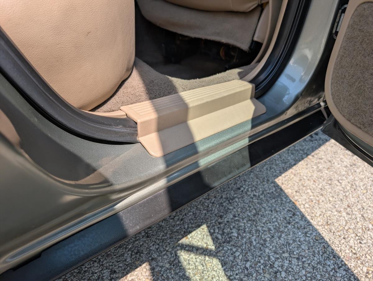 2002 Ford Crown Victoria 95
