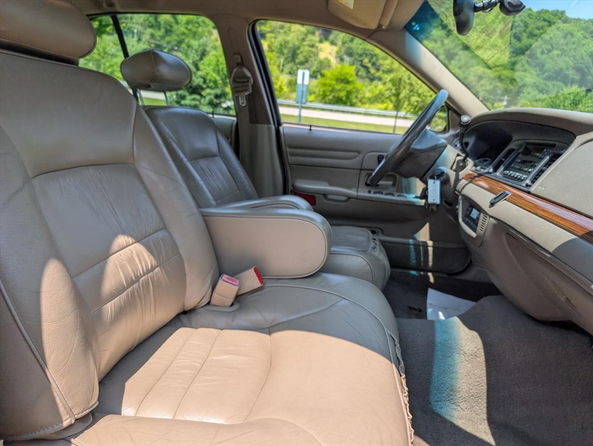 2002 Ford Crown Victoria 99