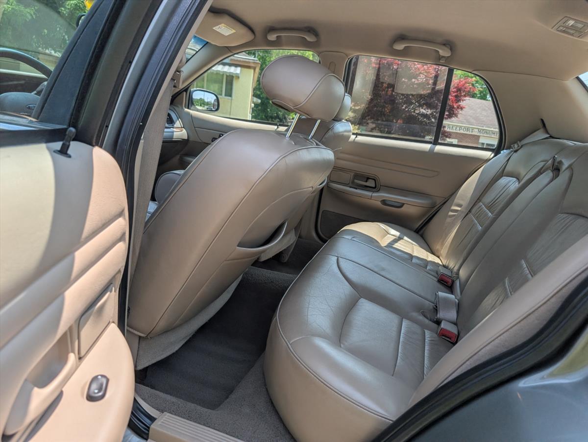 2002 Ford Crown Victoria 79