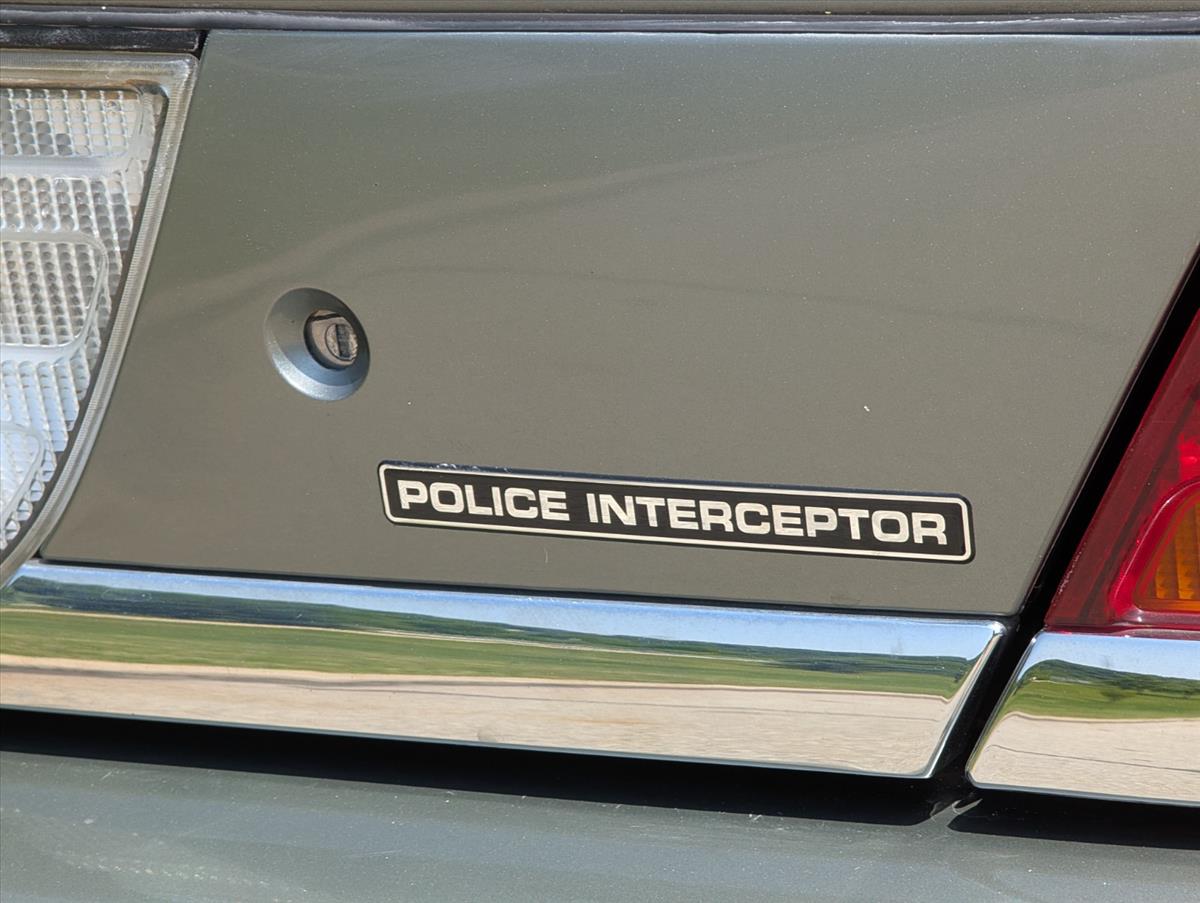 2002 Ford Crown Victoria 8