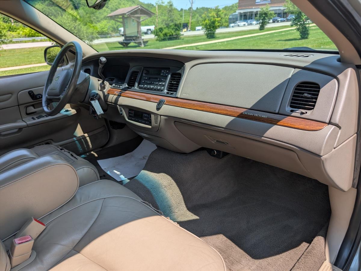 2002 Ford Crown Victoria 100