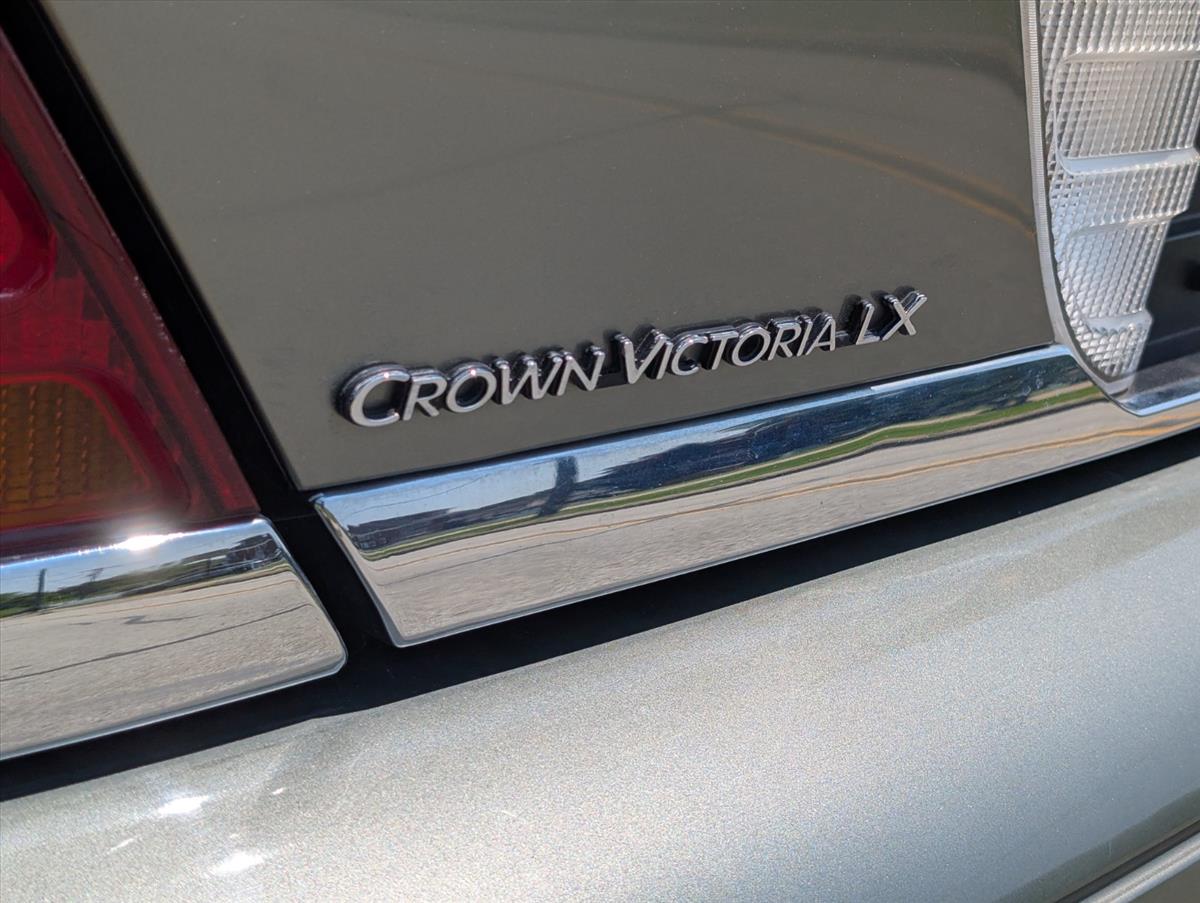 2002 Ford Crown Victoria 43