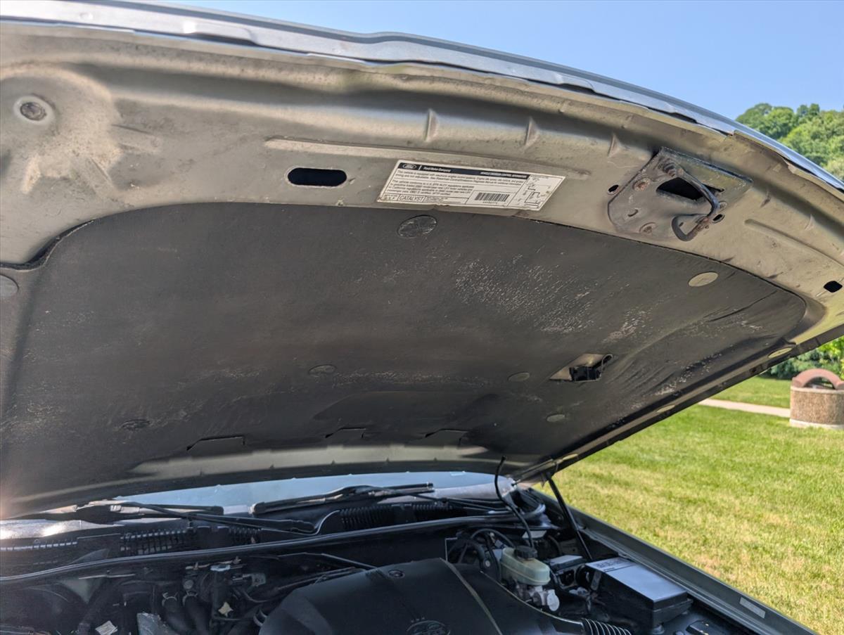 2002 Ford Crown Victoria 109