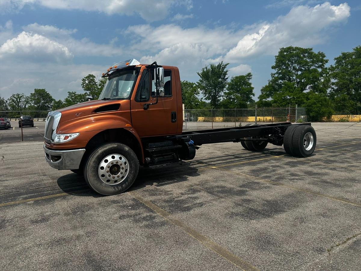 2018 International DuraStar 4400 9