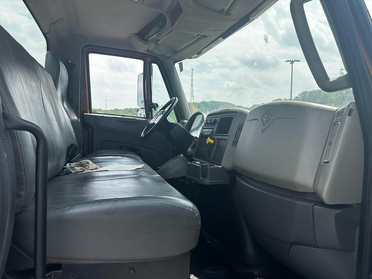 2018 International DuraStar 4400 28