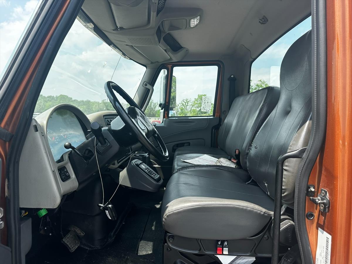 2018 International DuraStar 4400 18