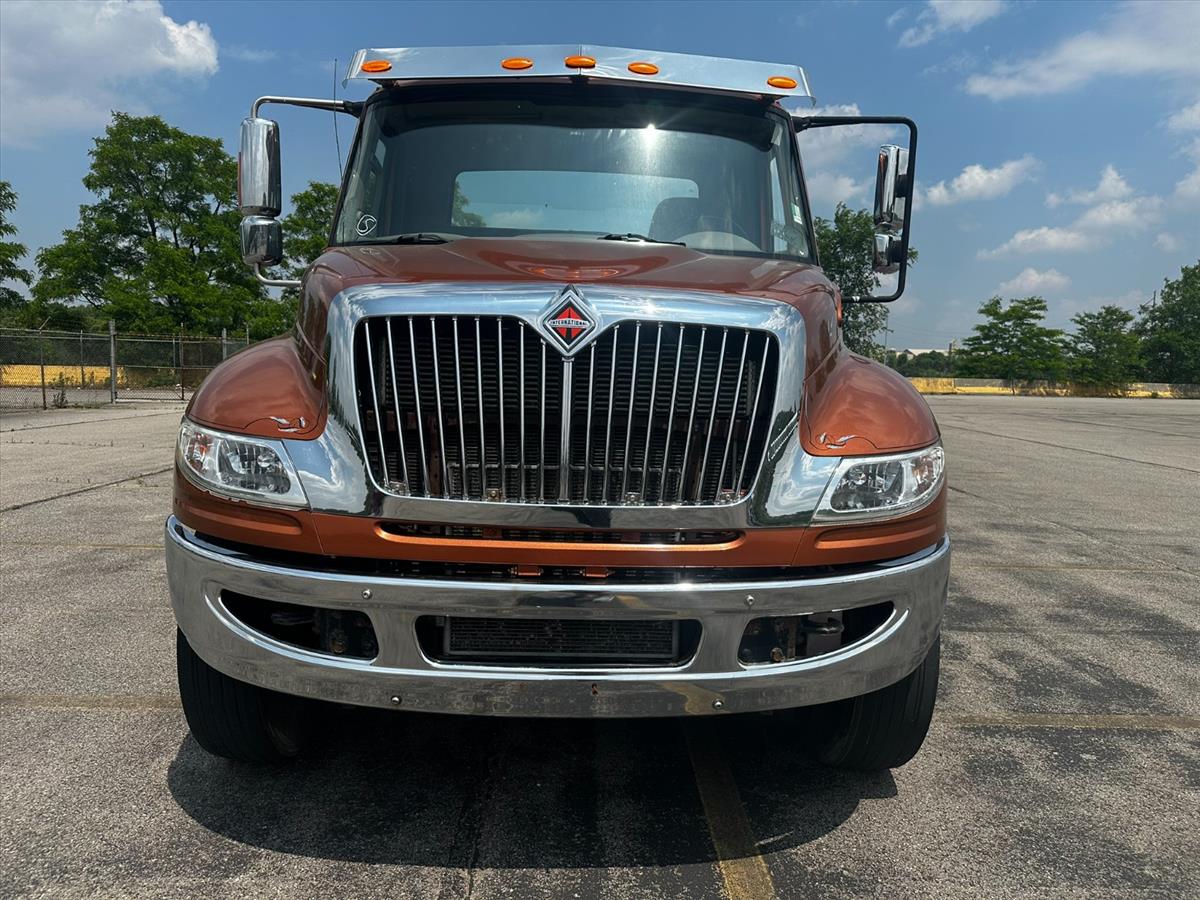 2018 International DuraStar 4400 8