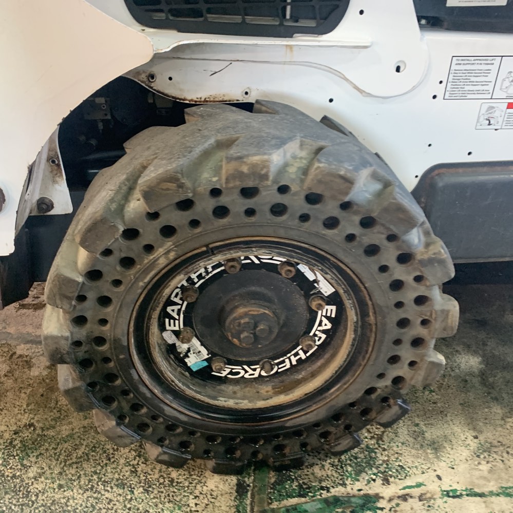 2018 Bobcat S740 35